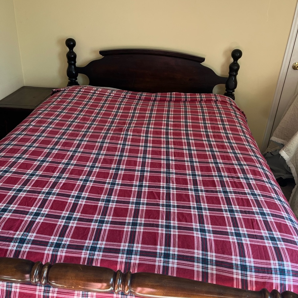 Cannon Queen size 100 %cotton Flat sheet